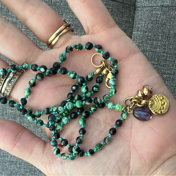 Handmade hand knotted vibrant green agate necklace with charm cluster - Picture 10 of 12